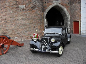 de meest unieke trouwauto kunt u reserveren bij drukkerij meinema inclusief versiering en eigen chauffeur